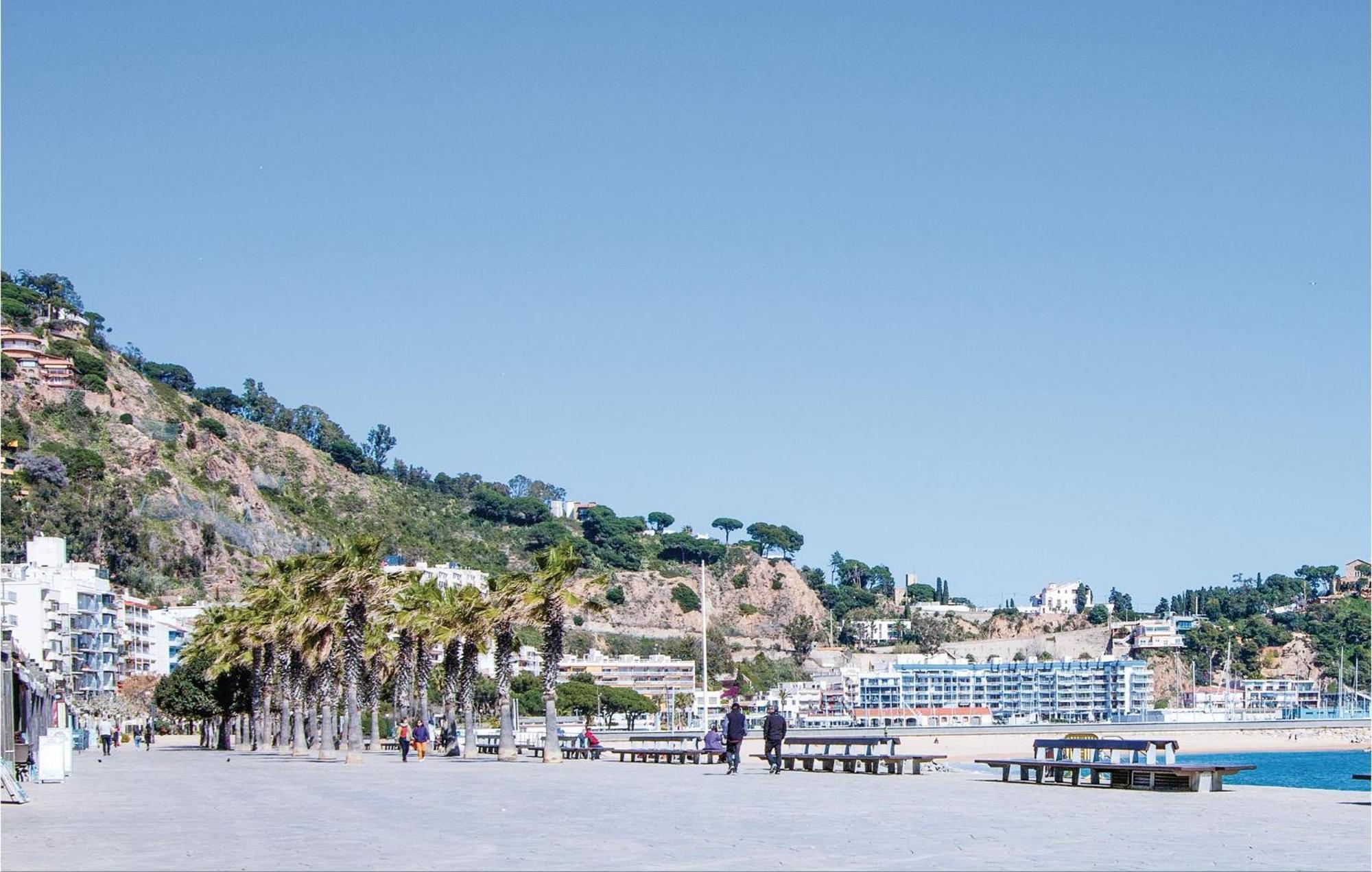 2 Bedroom Cozy Apartment In Blanes Esterno foto